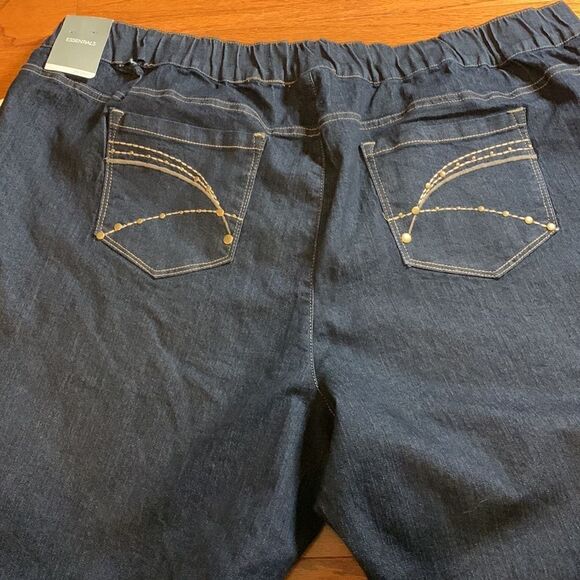Essentials Size 26/28W elastic waist pull on dark denim jeans stretchy NWT - Picture 2 of 9